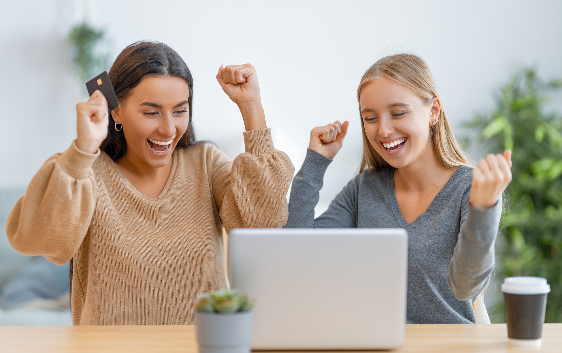 women doing online purchases